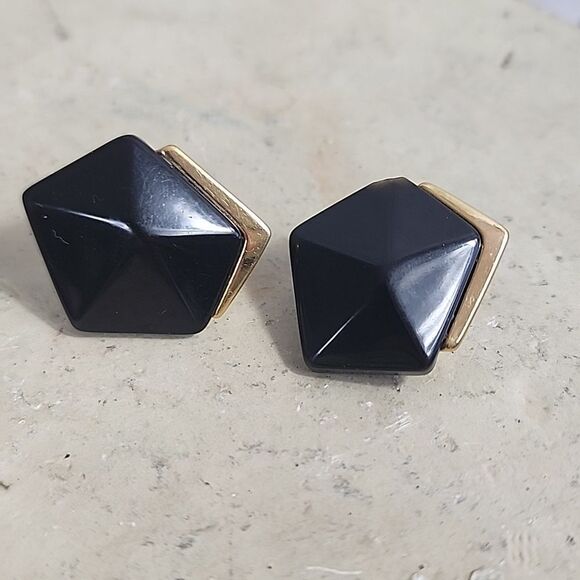 Vintage Trifari Clip~on Earrings - Picture 1 of 5
